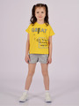 Комплект для девочки: футболка и шорты, цвет: желтый