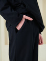 Костюм спортивный с начесом: толстовка и брюки зауженные со средней посадкой, цвет: черный