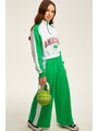 Костюм спортивный: толстовка и брюки широкие со средней посадкой, цвет: травяной зеленый