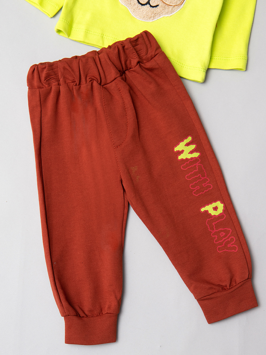 Комплект для мальчика: лонгслив, штанишки и толстовка, цвет: красный